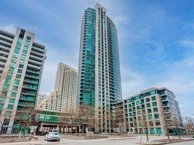 Luxury Suites Steps To Cn Tower Toronto Exterior photo